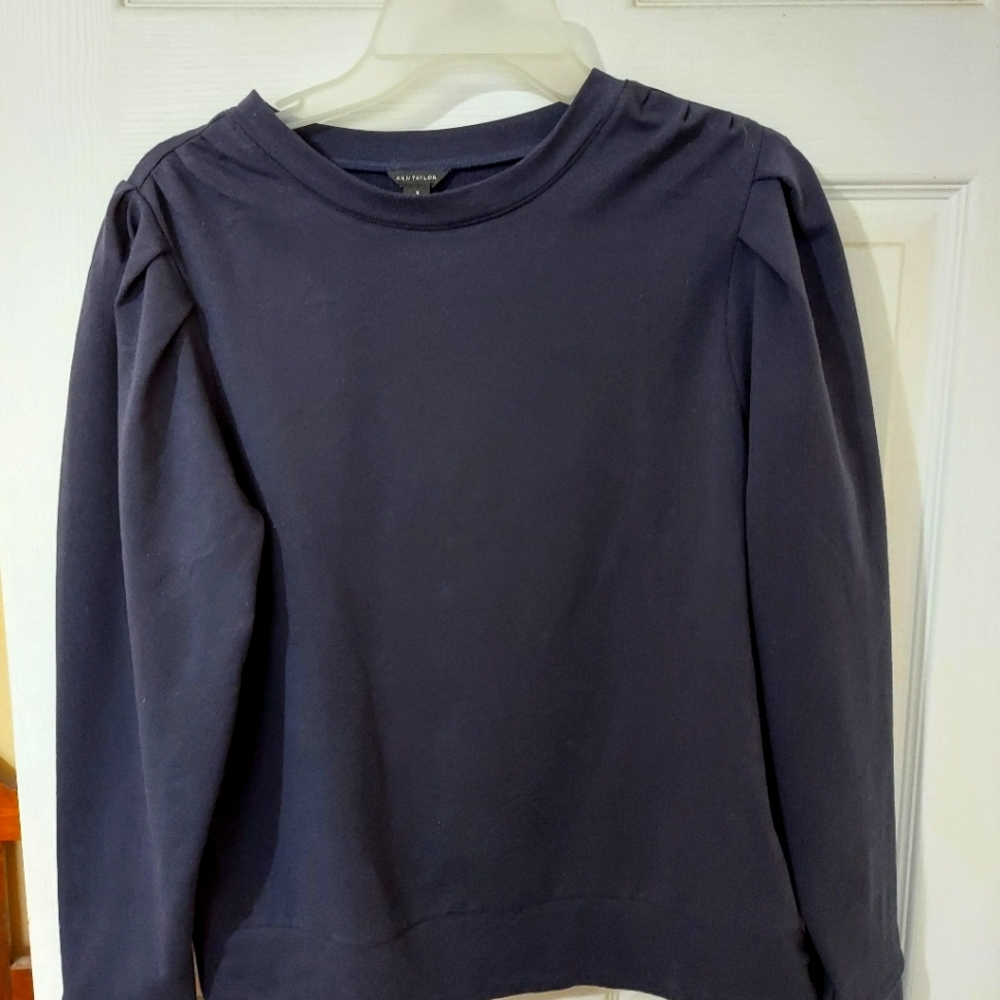 Brand new, never worn size M blue sweatshirt